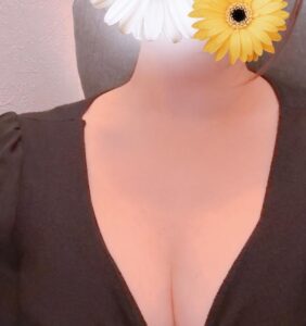 搾り取っちゃいますよ〜☺️💕(江藤亜美)